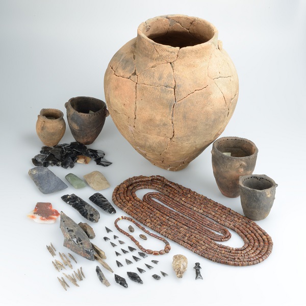 常呂川河口遺跡墓坑出土品
